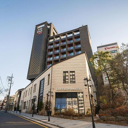 Junibino Hotel Hongdae Seoul Bagian luar foto